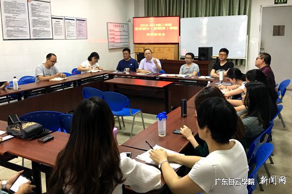 v2veo4Oe_jw0qIbtpYyPL4lPg47sM4U4LSbw62L8c&oid=2103874463&tid=1351&nid=177431&e= 座谈会现场P.jpg