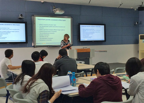 Philippa Wells博士给中澳相助项目学生授课 Philippa Wells博士给中澳相助项目学生授课