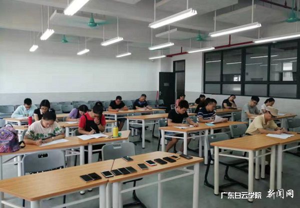 v2veo4Oe_jw0qIbtpYyPL4UPg474LmCDLSbw62p8c&oid=2103874463&tid=1341&nid=132661&e= 北校区笔试现场.jpg