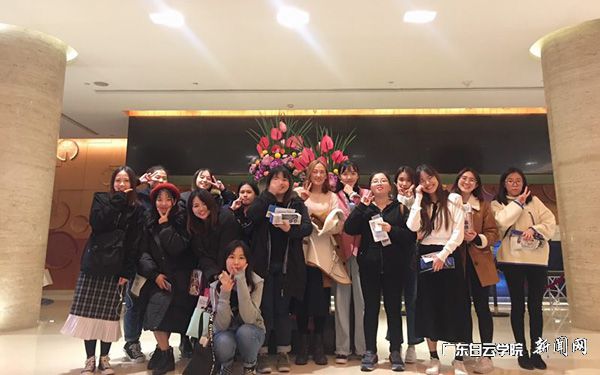 v2veo4Oe_jw0qIbtpYyPL4lPg47soRNbLSbw62p8c&oid=2103874463&tid=1351&nid=178991&e= 朝鲜语系师生加入韩国驻广州领事馆的送年晚会p.jpg