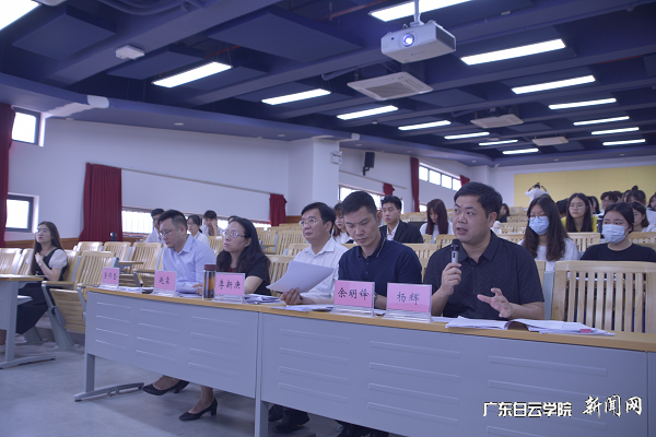 virtual_attach_file.vsb?afc=5n7WC7nm-sMRNsMQ7n7nRN4n7laMmTq7M7VVo7Cbo7LZoz70gihFp2hmCIa0MkyaLkhRUYyDUzvPL4rkLRGsUzUPUm-DnzGZnRf7M4LYLzVFLRC8MzUaMlMFMl7bnllJv2bjo4OeosXEgDTJQty0LzL8LSyYMzG4Lz7Jqdpnx&oid=2103874463&tid=1341&nid=250311&e= 评委在提问.png