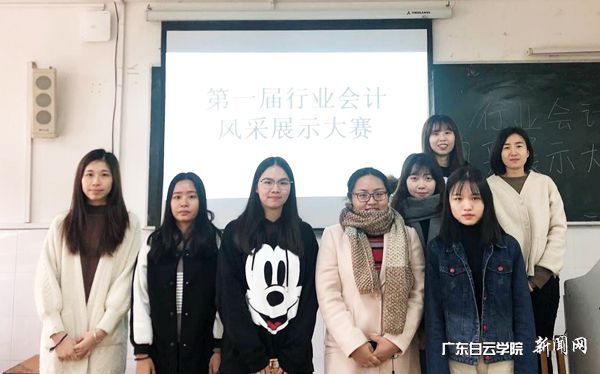 v2veo4Oe_jw0qIbtpYyPL4lPg47soz7ZLSbw62p8c&oid=2103874463&tid=1351&nid=179181&e= 参赛同砚与评委先生合影P.jpg