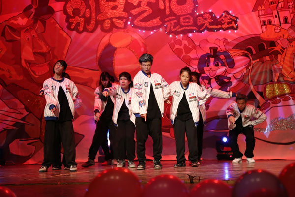 ÎÄÒÕÑݳö£¨¶þ£© ÎÄÒÕÑݳö£¨¶þ£©