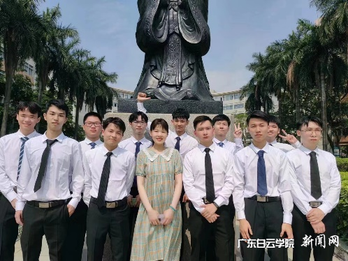 ËÕÓ±ÏÈÉúÓëѧÉúºÏÕÕ.png ËÕÓ±ÏÈÉúÓëѧÉúºÏÕÕ.png