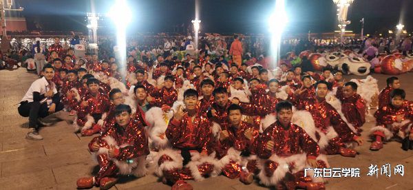 v2veo4Oe_jw0qIbtpYyPL4UPg474Lmv8LSbw62v8c&oid=2103874463&tid=1341&nid=132741&e= 10ÔÂ1ÈÕÕýʽÑݳöǰÔÚ¡°ºò³¡¡±.jpg