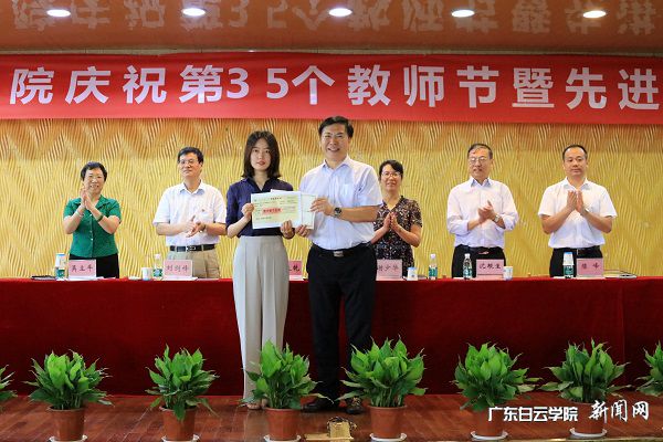 v2veo4Oe_jw0qIbtpYyPL4UPg474LmNbLSbw62v8c&oid=2103874463&tid=1341&nid=132991&e= »Æ´óǬΪÏȽø¸öÈË´ú±í»ÆÁá°ä½±.jpg