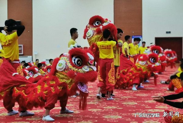 v2veo4Oe_jw0qIbtpYyPL4UPg474Lmv8LSbw62v8c&oid=2103874463&tid=1341&nid=132741&e= ¶ÓÔ±ÃÇÔڹ㶫µÄÈÕ³£ÑµÁ·.jpg