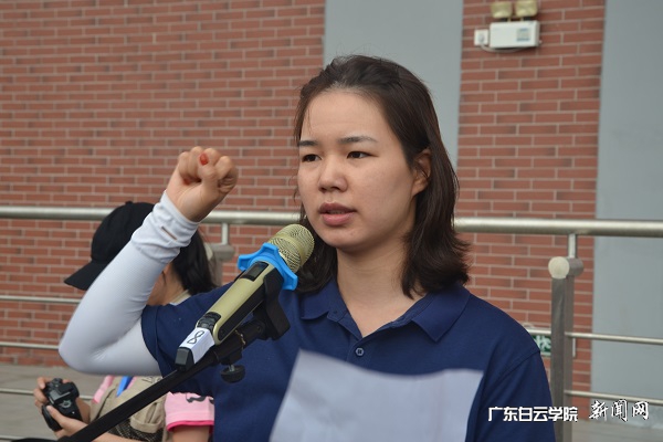 virtual_attach_file.vsb?afc=CUm9QsLlUbL7liMqm9PUmNiM4NiU4WpfolUinRNZoRl4nRv0gihFp2hmCIa0n1yaM1yPnkyaMlr2LN7YLRWfnmUsoR98nRlsU8UboRWRL4AFnNCbnlWVUNWFLllaLRNJqjfjo4OeosXEgDTJQty0LzL8LSyYMzLiMR7Jqdvnx&oid=2103874463&tid=1341&nid=253541&e= 裁判员代表宣誓.jpg