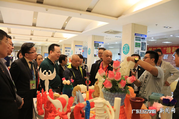 virtual_attach_file.vsb?afc=Dol-sZnRvanzV7MZ4TRo7VVUmvaUmCbYUlUYnN7YMRCDnzl0gihFp2hmCIa0Lkhkn1hVoSyDLlQ2Lll4Lz9YMNL4nlLDL77sU8LYnzGsnRAFMzvYMmM2U4WFMznknz7Jv2bjo4OeosXEgDTJQty0LzL8LSyPL4CaLm7JqdEnx&oid=2103874463&tid=1341&nid=136021&e= ´ú±íÍŵãÔÞѧÉú3D´òÓ¡×÷Æ·.png