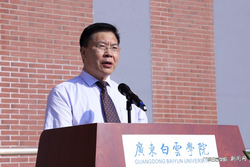 У³¤»Æ´óǬÔÚ±±Ð£Çø¾üѵ·¢¶¯´ó»áÉϽ²»°.png У³¤»Æ´óǬÔÚ±±Ð£Çø¾üѵ·¢¶¯´ó»áÉϽ²»°.png