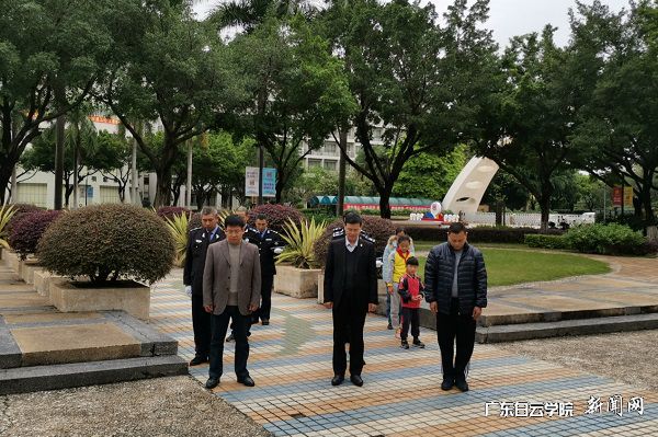 virtual_attach_file.vsb?afc=ILmn52UzAfnl78LC49PoR-8n77PU4vQanlCbU4LDnzNanzN0gihFp2hmCIa0UYyZokybn1yPnzCanlrVLmNsnzTfLRWVL4n2Mz-8MllanNnFUz-8L7r2LmQFLzUanmGJqjfjo4OeosXEgDTJQty0LzL8LSyYMzv4oz7Jqdqnx&oid=2103874463&tid=1341&nid=257391&e= µ³Î¯Êé¼ÇÁõ½£·æµÈÔÚĬ°§.jpg