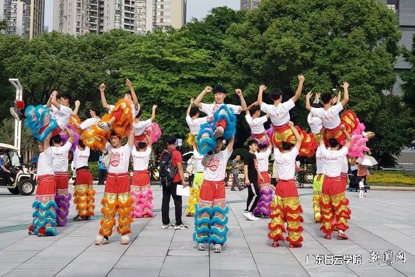 virtual_attach_file.vsb?afc=Inzv5aU47PUzLaMC7CbUN7DU874ozWQ2LlCaLzNbM4LiozN0gihFp2hmCIa0nSyZn1ybMSh2nzUiUm6fU4A2UzMknlLDMRUDLNWRMRU8MmAFnNLaLRvPnmWFLzCsMzvJqjfjo4OeosXEgDTJQty0LzL8LSyYMzGPLz7Jqdqnx&oid=2103874463&tid=1341&nid=250111&e= 现场排演.jpg