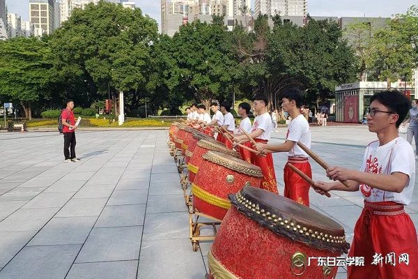 virtual_attach_file.vsb?afc=Iozr5fo7QkMlMRUCln2M7MkMRv4LR7Q4LzARoR-bnRWfnm90gihFp2hmCIa0M1yZMky8USysU4l4MlV7nmvZMRVRnmL4L87PMlCbnm7anmnFMR9sM8CDozAFLzMVo7UJqjfjo4OeosXEgDTJQty0LzL8LSyYMzGPLz7Jqdqnx&oid=2103874463&tid=1341&nid=250111&e= 排演现场.jpg