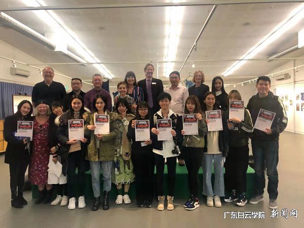 v2veo4Oe_jw0qIbtpYyPL4UPg474L4liLSbw62Y8c&oid=2103874463&tid=1341&nid=133551&e= ʦÉú»ñECU½ÒÏþµÄ·Ãѧ½áÒµÖ¤Êé²¢ÓëECUÏòµ¼ºÍÏÈÉúºÏÓ°.jpg