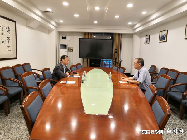 v2veo4Oe_jw0qIbtpYyPL4UPg474MRGZLSbw6208c&oid=2103874463&tid=1341&nid=134081&e= 沈根生与潘亚东在洽谈中.jpg