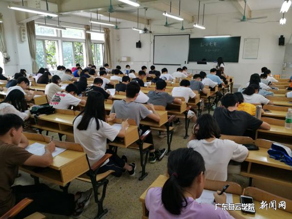 v2veo4Oe_jw0qIbtpYyPL4lPg47sMm-4LSbw62U8c&oid=2103874463&tid=1351&nid=176231&e= 角逐现场.jpg