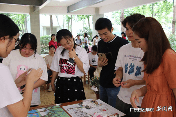 virtual_attach_file.vsb?afc=MMmUoiUzf7n7QkLuz74UzNbUmCaLNWU2nRvYMNl8M8W7U4G0gihFp2hmCIa0n1yDLkyDMYy8LzCPn7r2M7r7MRNZLmnfMz-8Uz7DnlL8nzMFLRWVnmNiM4MFLmMVMN7Jv2bjo4OeosXEgDTJQty0LzLiLSyPM4CYoR7Jqdnnx&oid=2103874463&tid=1351&nid=176281&e= 嘉宾寓目作品展览.png