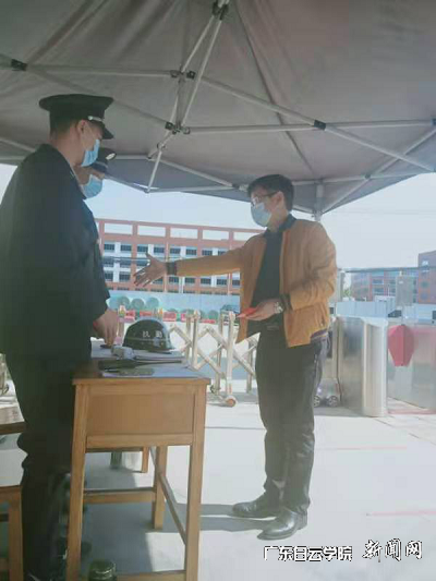 virtual_attach_file.vsb?afc=MozGoDo7UYU8V7num9bMR-4o7lbU4MURnlMfnl7Znm98U470gihFp2hmCIa0okh2L1hkoSy8MRCPMmv8LlL4M4viol7aU4ARnRG8nR9DMRnFLR62LzvsU8nFL4n7olCJv2bjo4OeosXEgDTJQty0LzL8LSyYMz7sMz7Jqdnnx&oid=2103874463&tid=1341&nid=251751&e= У³¤ÖúÀíФ¾üÌïÏòÔÚ¸ÚÔ±¹¤ËÍÉÏÐÂÄêºì°ü.png