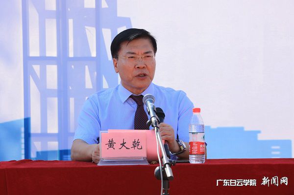 v2veo4Oe_jw0qIbtpYyPL4UPg474Lm9sLSbw6268c&oid=2103874463&tid=1341&nid=132871&e= 校长黄大乾讲话.jpg
