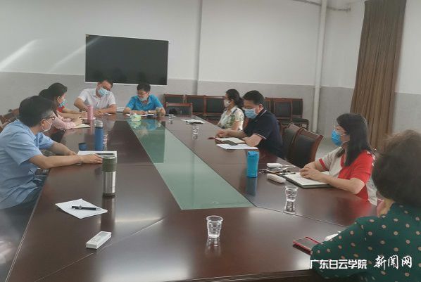 v2veo4Oe_jw0qIbtpYyPL4UPg4-iMmvZLSbw6268c&oid=2103874463&tid=1341&nid=256781&e= 会计学院聚会现场.jpg