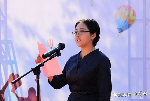 v2veo4Oe_jw0qIbtpYyPL4UPg474Lm9sLSbw6268c&oid=2103874463&tid=1341&nid=132871&e= 国际经济与商业系吴金蓉先生作为西席代表讲话.jpg