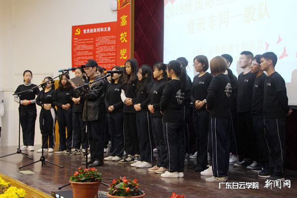 v2veo4Oe_jw0qIbtpYyPL4lPg47soz-DLSbw62I8c&oid=2103874463&tid=1351&nid=179261&e= ÏÈÉúÓë°à¼¶Ñ§ÉúÏàÖúÑݳªp.jpg