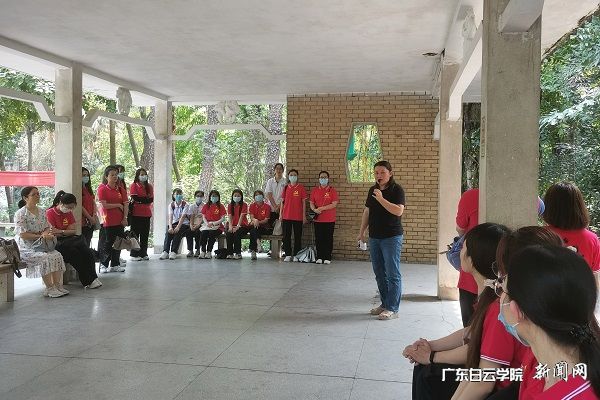 v2veo4Oe_jw0qIbtpYyPL4UPg4-iLRLsLSbw62I8c&oid=2103874463&tid=1341&nid=250371&e= 朱玲书记讲党史.jpg