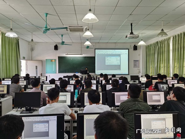 virtual_attach_file.vsb?afc=UMR-ninmCbL77bnSNUioz9io7CbMmGzbUmV7LlUbn7r7Uml0gihFp2hmCIa0L1y4LSyan1hVoR78L7WfnRL8M4vZUlnVL4-YnRvsLzC8MlWFUm7PU4vYolVFLNMRLz9Jqjfjo4OeosXEgDTJQty0LzL8LSyYMzUPL47Jqdlnx&oid=2103874463&tid=1341&nid=254131&e= 4中科雅图手艺职员为壹号娱乐师生举行手艺培训.jpg