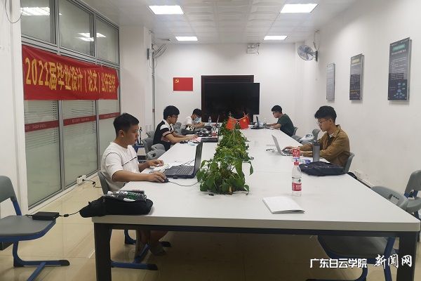 v2veo4Oe_jw0qIbtpYyPL4UPg4-8oRNZLSbw62W8c&oid=2103874463&tid=1341&nid=248981&e= 总决赛角逐现场.jpg