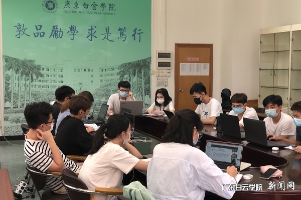 virtual_attach_file.vsb?afc=VUmv2snz7ZLR9ZUdlU8nlCYL8UDMmU-sLm9ZMNW7U87YM4C0gihFp2hmCIa0M1yankyiLky8Lz9PozliL7LYM8UaM4-8n7UYMzMVLzV2UmWFM8rfn7n2UNVFLmT7nRGJqjfjo4OeosXEgDTJQty0LzL8LSyYMRNPLz7JqdWnx&oid=2103874463&tid=1341&nid=249111&e= 西校区汇报现场2.jpg