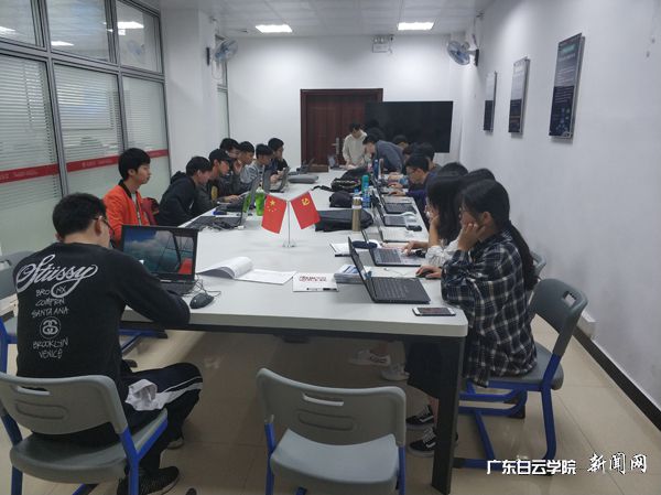 v2veo4Oe_jw0qIbtpYyPL4UPg474M4lYLSbw62W8c&oid=2103874463&tid=1341&nid=137521&e= ÆóÒµ¹¤³ÌʦºÍѧÉúѧϰ×êÑÐÖÐp.jpg