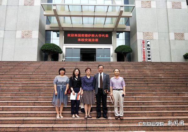 kLN-an7CanKlMRU8-aLmliLzQOfnNM2MmUZnzr7UzN0gihFp2hmCIa0M1yDoSyZU1hfM7-4olWVnm9YnRlZM8VRMNVRnl78UNUPU4MFMNVVLmrfo7VFLzGbnRCJqjfjo4OeosXEgDTJQty0LzL8LSyPL4LZMR7Jqdxnx&oid=2103874463&tid=1341&nid=133841&e= 沈根生副校长(右二)与英国密德萨斯大学杨彤博士(中)和修建工程学院郭宝生院长.jpg