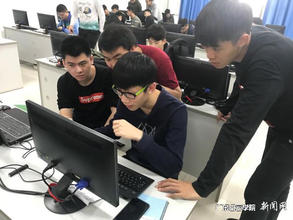 v2veo4Oe_jw0qIbtpYyPL4UPg474Mzl4LSbw62y8c&oid=2103874463&tid=1341&nid=135531&e= ѧÉúÃÇÔÚÒ»ÆðÌÖÂÛ·½°¸.jpg