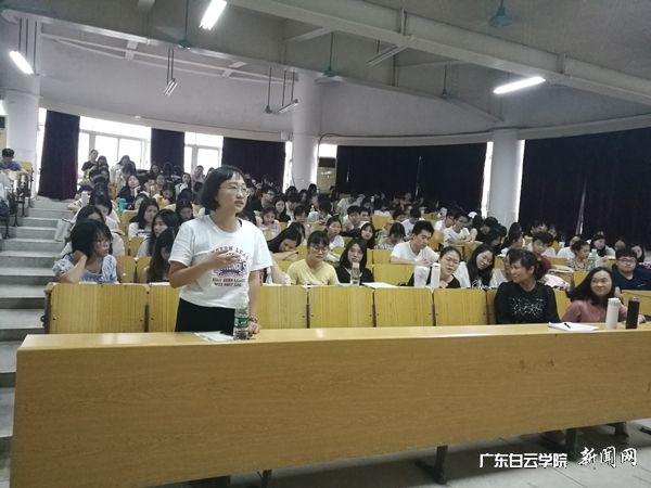 v2veo4Oe_jw0qIbtpYyPL4lPg47bLz9DLSbw6218c&oid=2103874463&tid=1351&nid=191861&e= 学生在现场提问.jpg