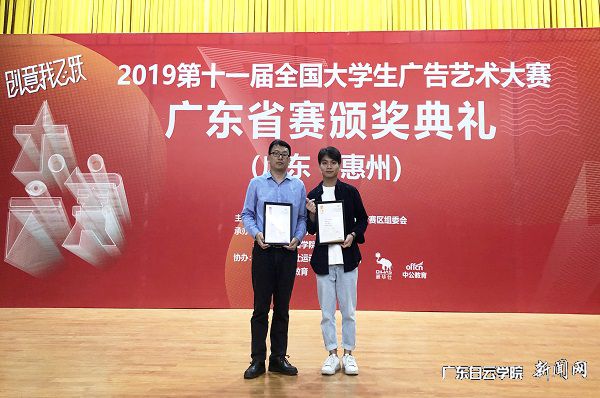 v2veo4Oe_jw0qIbtpYyPL4UPg474LzN8LSbw6218c&oid=2103874463&tid=1341&nid=131941&e= ÂíÎÄÁºÍÖܼüʦÉú´ú±íÁì½±.jpg