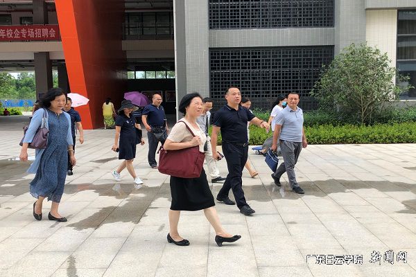 v2veo4Oe_jw0qIbtpYyPL4UPg4-iMz94LSbw62g8c&oid=2103874463&tid=1341&nid=255831&e= ÔÚ±±Ð£ÇøÂÃÐÐ.jpg