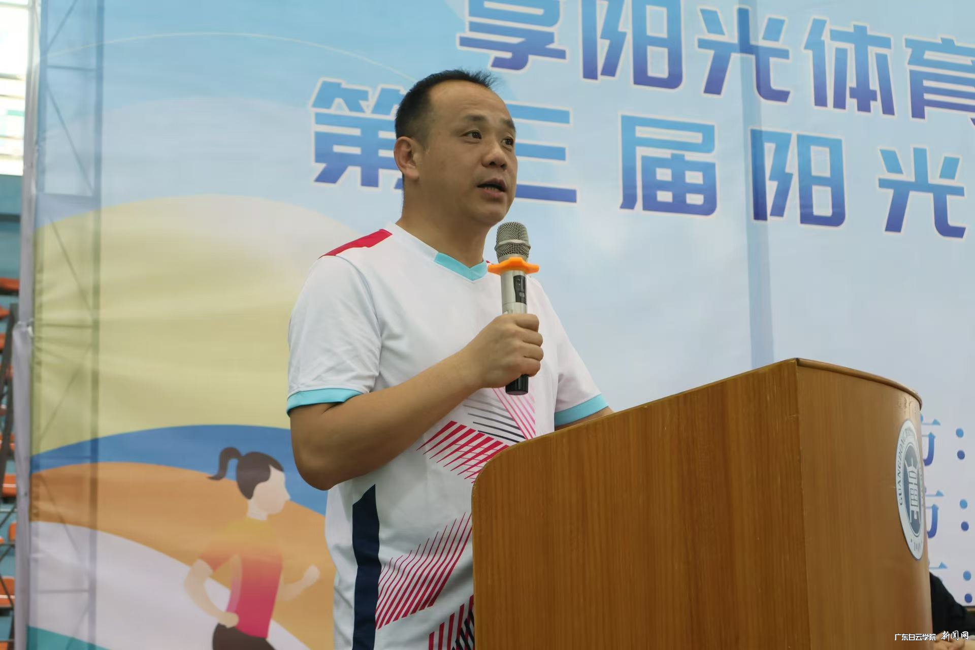 陈峰副校长讲话.jpg 陈峰副校长讲话.jpg