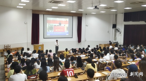 virtual_attach_file.vsb?afc=fL7CkaLzf2MR7DnRlVfM87aL4AkM477ZM4WVLm98LR7sMz70gihFp2hmCIa0L1hRU1y8UYyZMR9YUmG4MzNYMR-DLRUbU87inm7PLRN8L4VFozTVUlCYolrFLmWRo77Jqjfjo4OeosXEgDTJQty0LzL8LSyYMRNiMz7JqdVnx&oid=2103874463&tid=1341&nid=249551&e= 讲座中.jpg