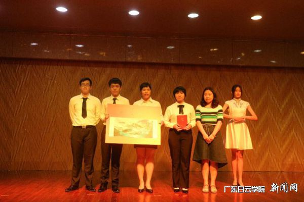 v2veo4Oe_jw0qIbtpYyPL4lPg47sMmNaLSbw62u8c&oid=2103874463&tid=1351&nid=176901&e= »á¼ÆÑ§ÔºµÚ¶þµ³Ö§²¿Êé¼ÇÔ»ÛÀö£¨ÓÒ¶þ£©ÎªÑ§Éú°ä½±.jpg