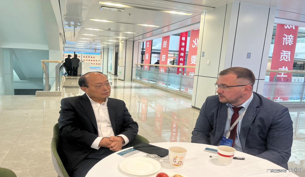 virtual_attach_file.vsb?afc=lnl7r4UlUZo7-YLIlQkUNQVM7UYMNW57Mm67nNCanNnVn7-0gihFp2hmCIa0nSh2U1hkn1yaUN7iol7aU8LYUmrRLm-PUmLZol-sMzn2M4TFLRr7LmV7nNrFLzGaUNQ2gjfJQ4Oeo4xE_1hXptQ0g4-PLz70MRLZoR7JqdCnx&oid=2103874463&tid=2111&nid=43881&e= 雍和明校长与莫尔多瓦国立大学国际教育认真人谈判.png