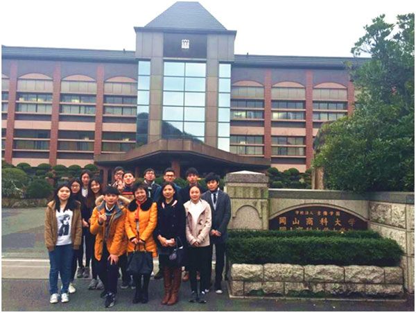 Éò´¿Çí¸±Ôº³¤ÓëÒ¼ºÅÓéÀÖÔÚÈÕÁôѧÉúºÏÓ° Éò´¿Çí¸±Ôº³¤ÓëÒ¼ºÅÓéÀÖÔÚÈÕÁôѧÉúºÏÓ°