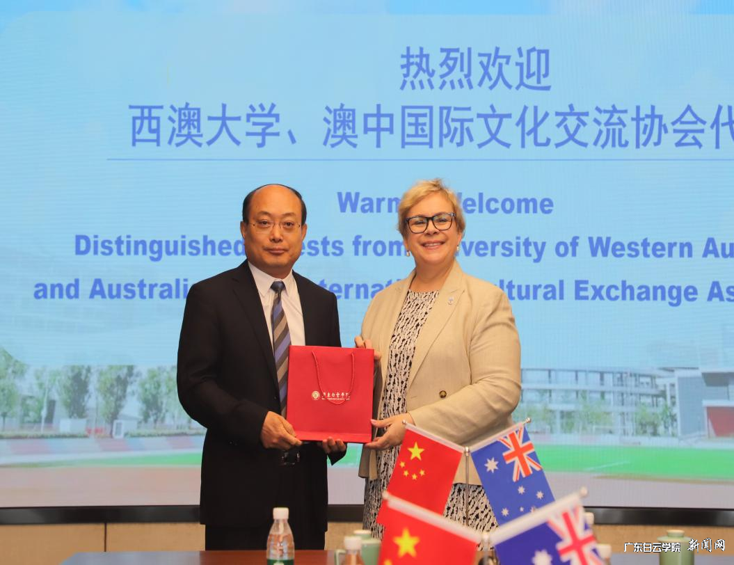 virtual_attach_file.vsb?afc=loRlr8MlUDUlr2nI7UZoRTVUNMRM7U5aMzLiol7snlWRLlU0gihFp2hmCIa0MSyPLYhkL1yiM8n2U47bnm-sMz74ozQVUmvsUlnkLzVRM8QFMznRoR-DMznFUm78nz-Jv2bjo4OeosXEgDTJQty0Lm7PLSy8L498LSbw62C8c&oid=2103874463&tid=2111&nid=43841&e= 赠予学校礼物.png