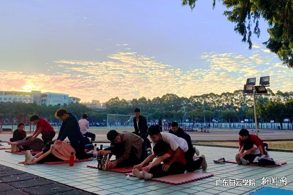 virtual_attach_file.vsb?afc=nL4WS2nNC8UzAfozl74nlM2M7M2Ll-lZM7UbLzUYozffUNU0gihFp2hmCIa0okhfMShVoSy4MmTfUNr7L49ZM8liL8CZoRf2U4UZoRCaL7VFLzV2L7L4U4VFMmn7LNLJv2bjo4OeosXEgDTJQty0LzL8LSyYMz7YLR7Jqdrnx&oid=2103874463&tid=1341&nid=251201&e= 攀岩队早晨日常训练.png