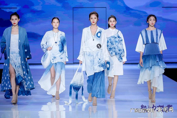 virtual_attach_file.vsb?afc=nUN7SbnzGsozlYozz-bnmC4L8lbM7ClYnR-sL4WRo7lDMmU0gihFp2hmCIa0U1h2LkhfLkyanll4M46kolM7L4fRLm-snNCan7l4ol-ZL7QFL7nVo7laUmTFLN-DLRNJqjfjo4OeosXEgDTJQty0LzL8LSyYMzU4Mz7Jqdrnx&oid=2103874463&tid=1341&nid=254351&e= ¡°÷ÈÁ¦¶«·½¡¤Öйú¼Ò¾ÓÒÂÊÎÔ´´Éè¼Æ´óÈü¡±»î¶¯ÕÕÆ¬£©.jpg