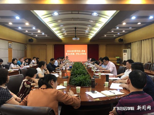 v2veo4Oe_jw0qIbtpYyPL4UPg474Mz-PLSbw62e8c&oid=2103874463&tid=1341&nid=135211&e= 聚会现场.jpg