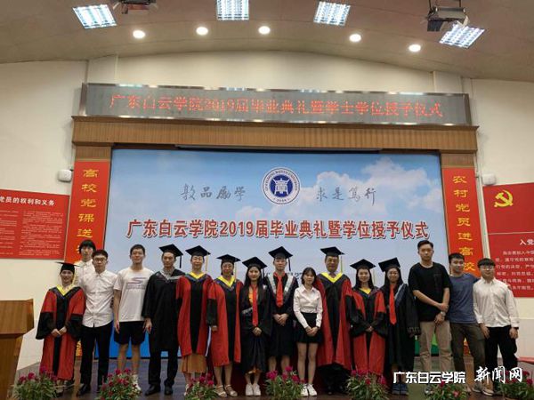 8c&oid=2103874463&tid=1341&nid=134171&e= Éò¸ùÉú¸±Ð£³¤£¨ÓÒÁù£©Óë½áÒµÉúºÏÓ°ÁôÄî.jpg