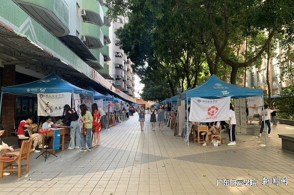 virtual_attach_file.vsb?afc=uUzNUZol7sMzV2Mn77iozNPnllaLmQS7Uz-PM474nmnRM4L0gihFp2hmCIa0nSyZUSysMky4o7rRLzQko7CZozfVn77sM4U4MRrkLmnkUzQFozC8ol-sU8QFLzM7oRCJqjfjo4OeosXEgDTJQty0LzL8LSyYMzUaLR7Jqdznx&oid=2103874463&tid=1341&nid=254001&e= 西校区学生社团招新现场.jpg