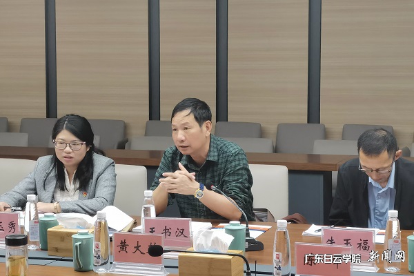 virtual_attach_file.vsb?afc=unm9UsozQVnl7ZLn4vZozl8LzNDM4US4MNWVL7-PMRn2oR70gihFp2hmCIa0USy8oSy8UYyYUzNYUNVVLRNaM8LPUNQknmUYUm9sUmNYnNMFL7-aLmTVnRQFLm7sUlLJqjfjo4OeosXEgDTJQty0LzL8LSyYMzUPoR7Jqdznx&oid=2103874463&tid=1341&nid=254181&e= 广州华南商贸职业学院王书汉书记在会上讲话.jpg