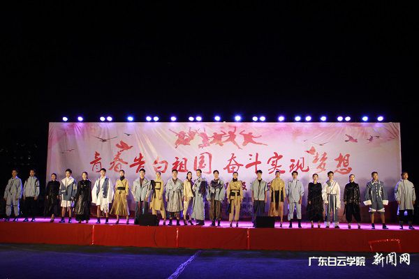 v2veo4Oe_jw0qIbtpYyPL4UPg474LmUZLSbw6298c&oid=2103874463&tid=1341&nid=132481&e= 走秀.JPG