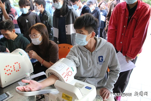 virtual_attach_file.vsb?afc=vLm96iL4v8MmUaU_zNDUzL8M4NanllFYnzlPo7V7LmfVnzG0gihFp2hmCIa0okyZLYyDUYyPLm62oRWRLz-8Lz7ZUN74M4rknNrVnNr7MlrFU4LbUmlDMlMFLNL8UzvJqjfjo4OeosXEgDTJQty0LzL8LSyYMzLPLm7Jqd9nx&oid=2103874463&tid=1341&nid=253121&e= Î÷ÇøÏ×Ѫ×ÔÔ¸ÕßÕýÔÚÕÉÁ¿ÑªÑ¹.jpg